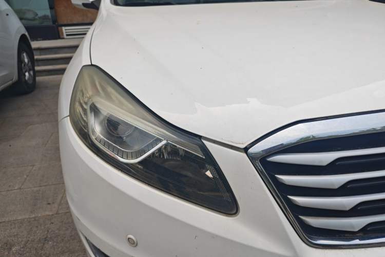 Used Bestune B70 2014 2.0L automatic luxury version Right Front Headlight