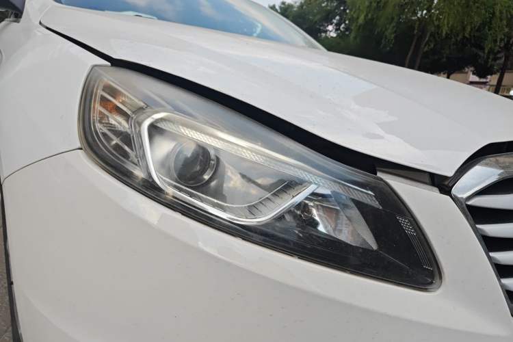 Used Bestune B70 2014 2.0L manual luxury version Right Front Headlight