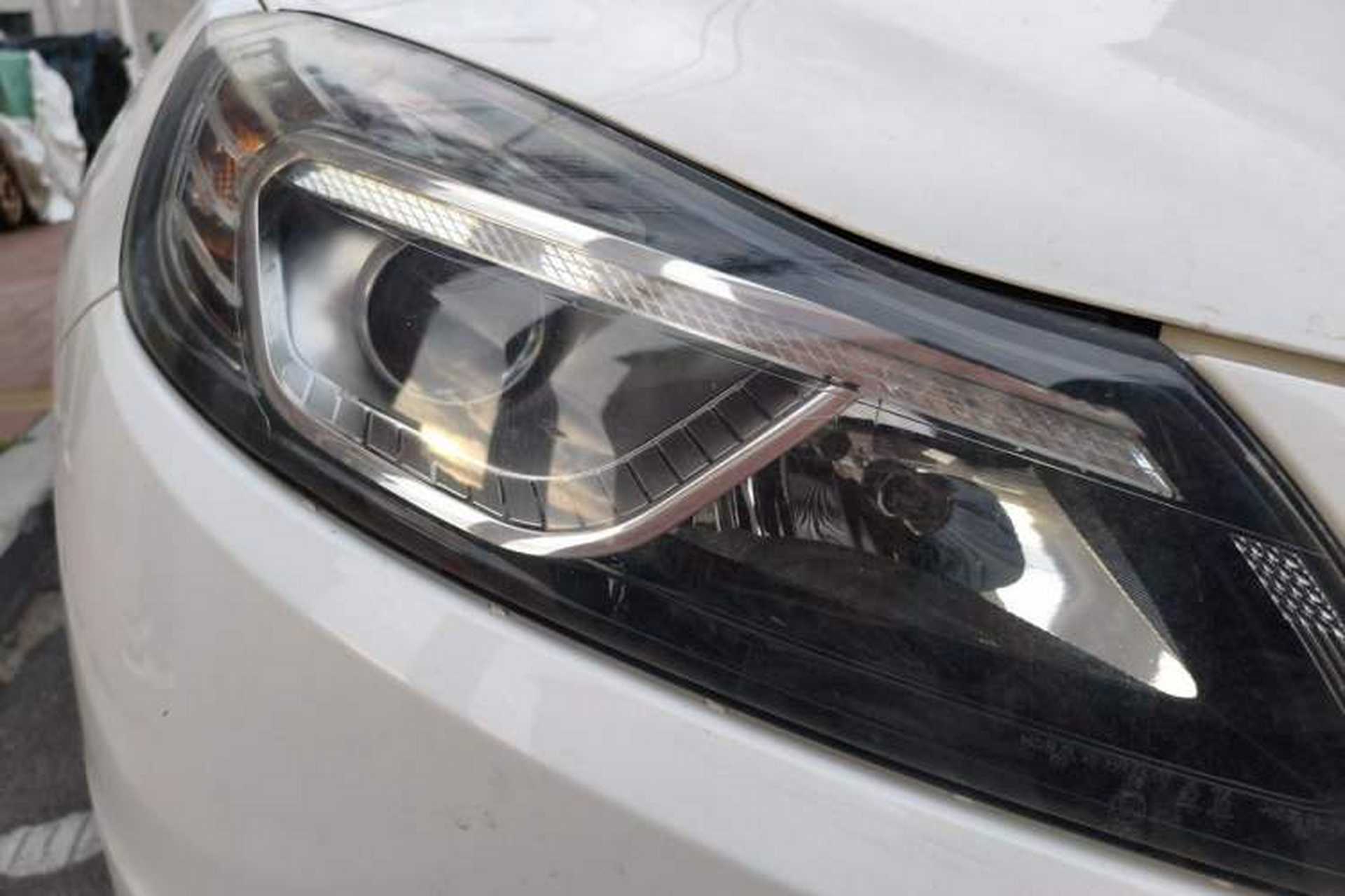 Used Bestune B70 2014 2.0L automatic comfort version Right Front Headlight