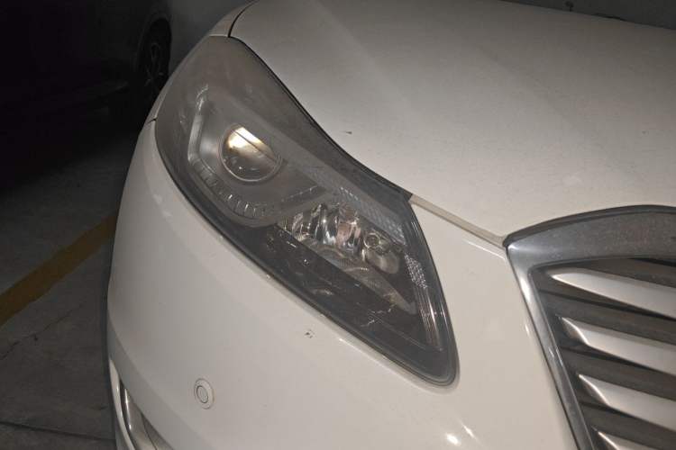 Used Bestune B70 2014 2.0L automatic luxury version Right Front Headlight