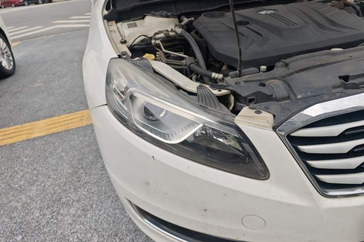 Used Bestune B70 2014 2.0L automatic comfort version Right Front Headlight