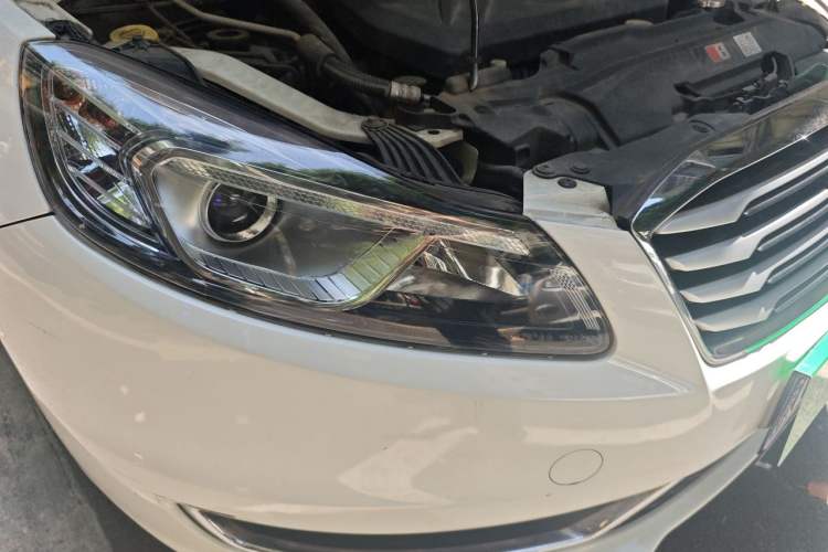 Used Bestune B70 2014 2.0L automatic comfort version Right Front Headlight