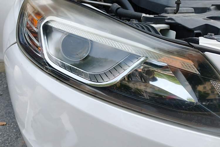 Used Bestune B70 2014 2.0L manual luxury version Right Front Headlight