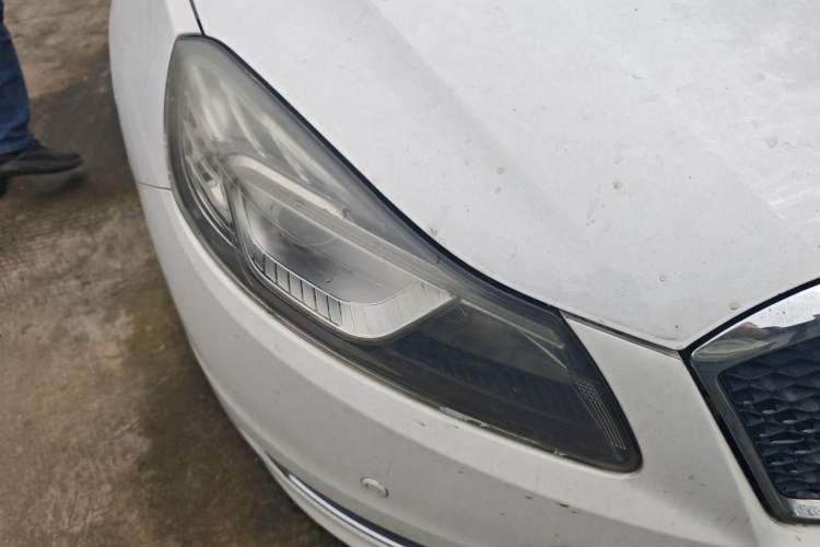 Used Bestune B70 2014 2.0L automatic luxury version Right Front Headlight