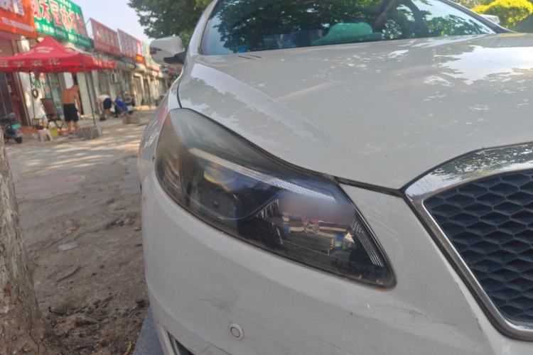 Used Bestune B70 2014 1.8T Automatic Sport Premium Edition Right Front Headlight