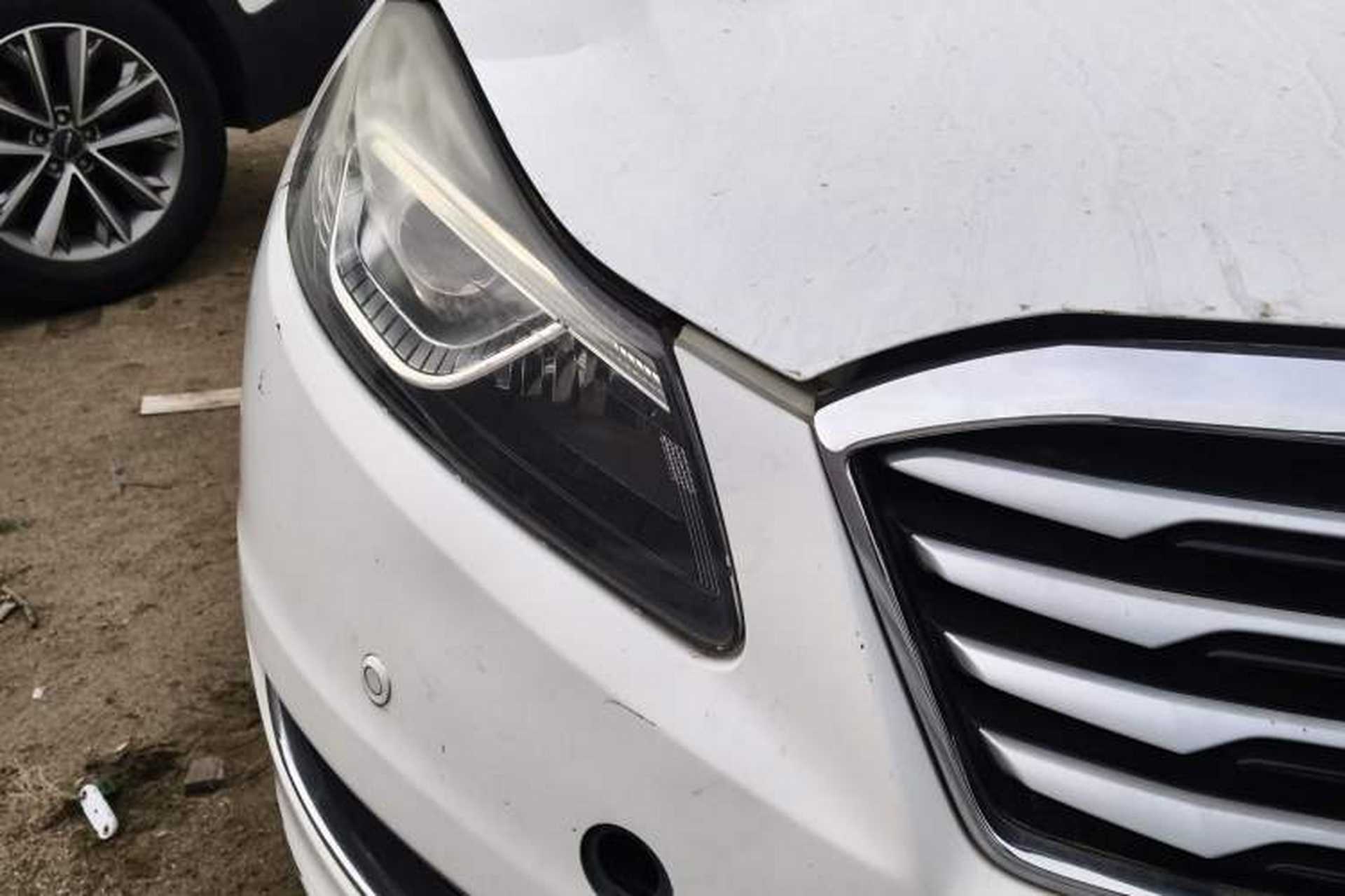 Used Bestune B70 2014 2.0L automatic luxury version Right Front Headlight