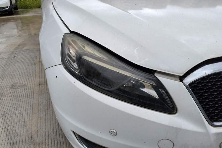 Used Bestune B70 2014 1.8T Automatic Sport Luxury Model Right Front Headlight