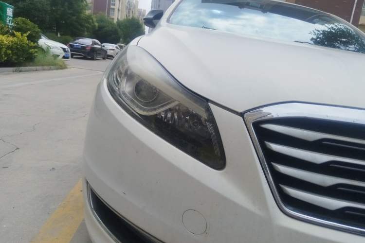 Used Bestune B70 2014 2.0L automatic comfort version Right Front Headlight