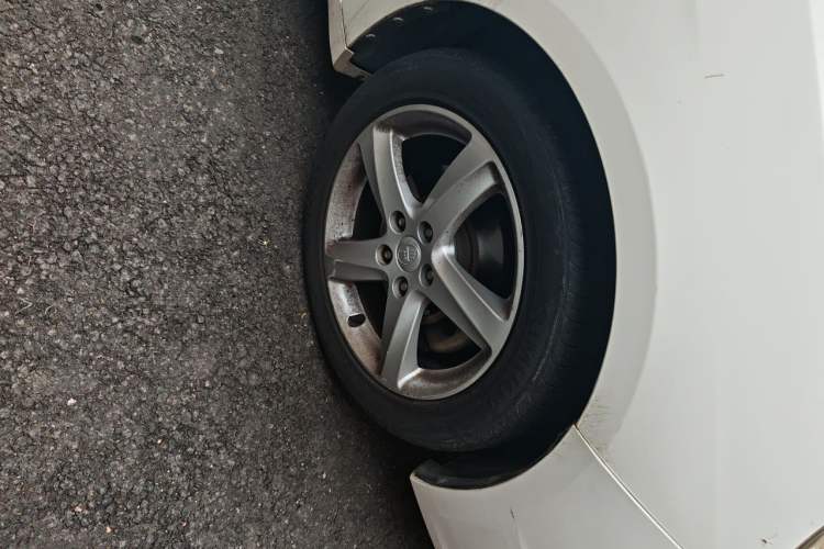 Used Bestune B70 2014 2.0L automatic comfort version Right Front Wheel Hub