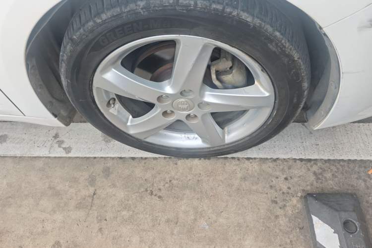 Used Bestune B70 2014 2.0L automatic luxury version Right Front Wheel Hub