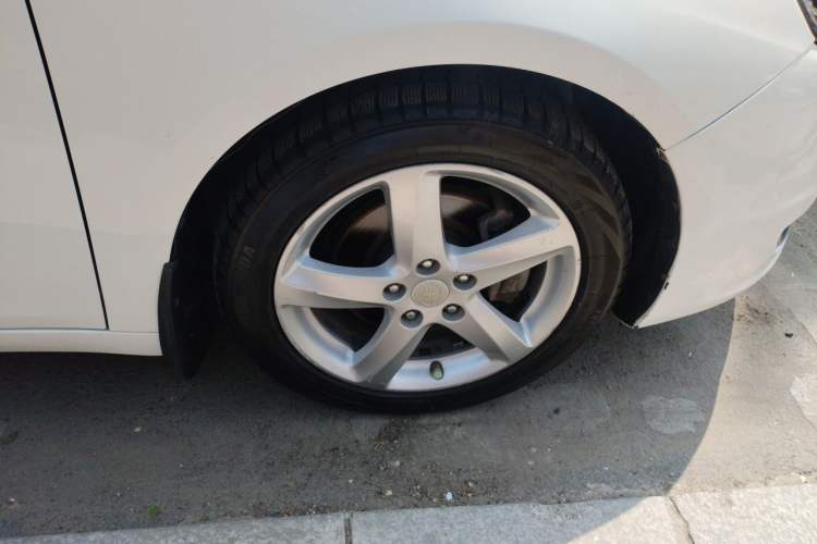 Used Bestune B70 2014 2.0L manual luxury version Right Front Wheel Hub