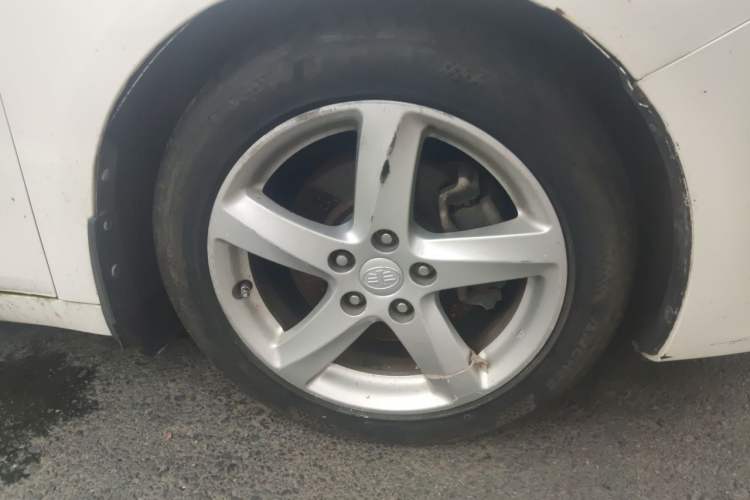 Used Bestune B70 2014 2.0L automatic comfort version Right Front Wheel Hub