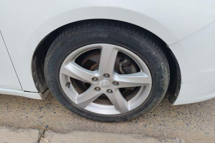 Used Bestune B70 2014 2.0L automatic comfort version Right Front Wheel Hub