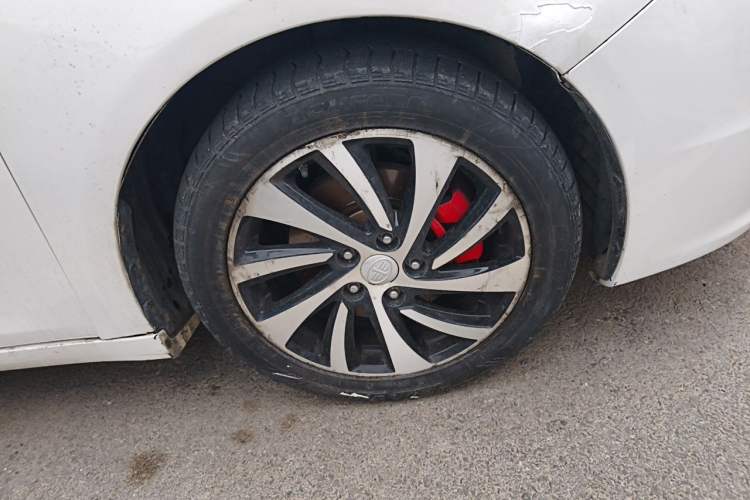 Used Bestune B70 2014 1.8T Automatic Sport Premium Edition Right Front Wheel Hub