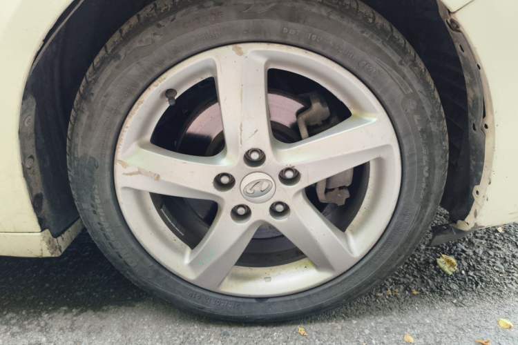 Used Bestune B70 2014 2.0L automatic luxury version Right Front Wheel Hub