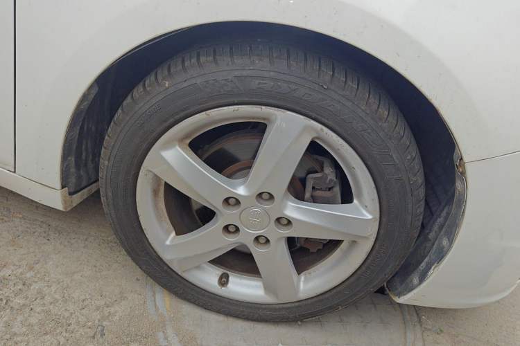 Used Bestune B70 2014 2.0L automatic luxury version Right Front Wheel Hub