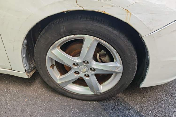 Used Bestune B70 2014 2.0L automatic comfort version Right Front Wheel Hub