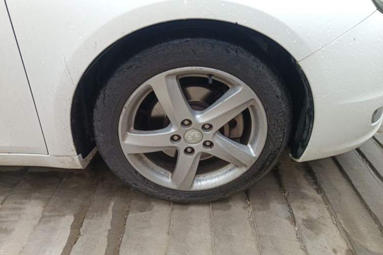 Used Bestune B70 2014 2.0L automatic comfort version Right Front Wheel Hub