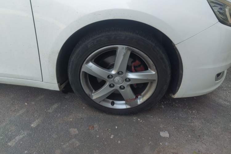 Used Bestune B70 2014 2.0L manual luxury version Right Front Wheel Hub