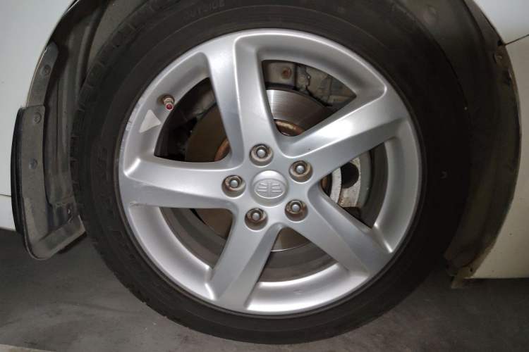 Used Bestune B70 2014 2.0L automatic luxury version Right Front Wheel Hub