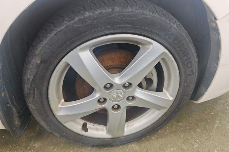 Used Bestune B70 2014 2.0L manual luxury version Right Front Wheel Hub