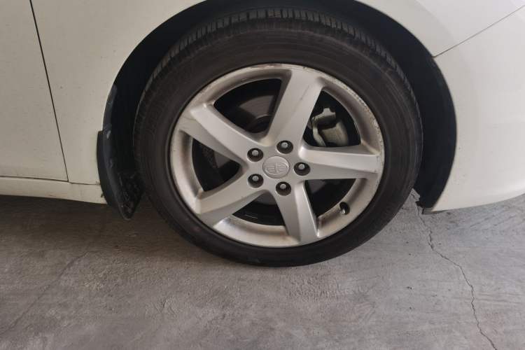 Used Bestune B70 2014 2.0L automatic luxury version Right Front Wheel Hub
