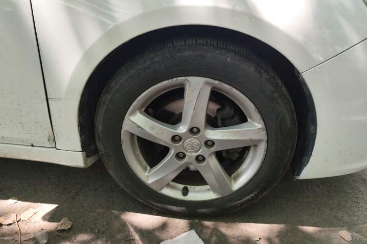 Used Bestune B70 2014 2.0L automatic comfort version Right Front Wheel Hub