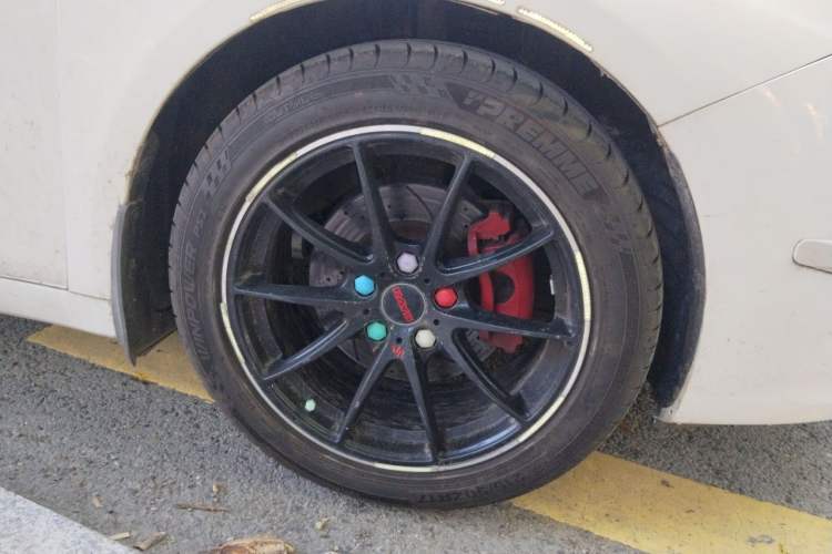 Used Bestune B70 2014 2.0L manual luxury version Right Front Wheel Hub