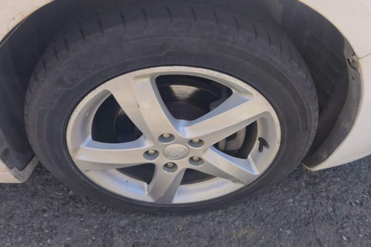 Used Bestune B70 2014 2.0L automatic comfort version Right Front Wheel Hub