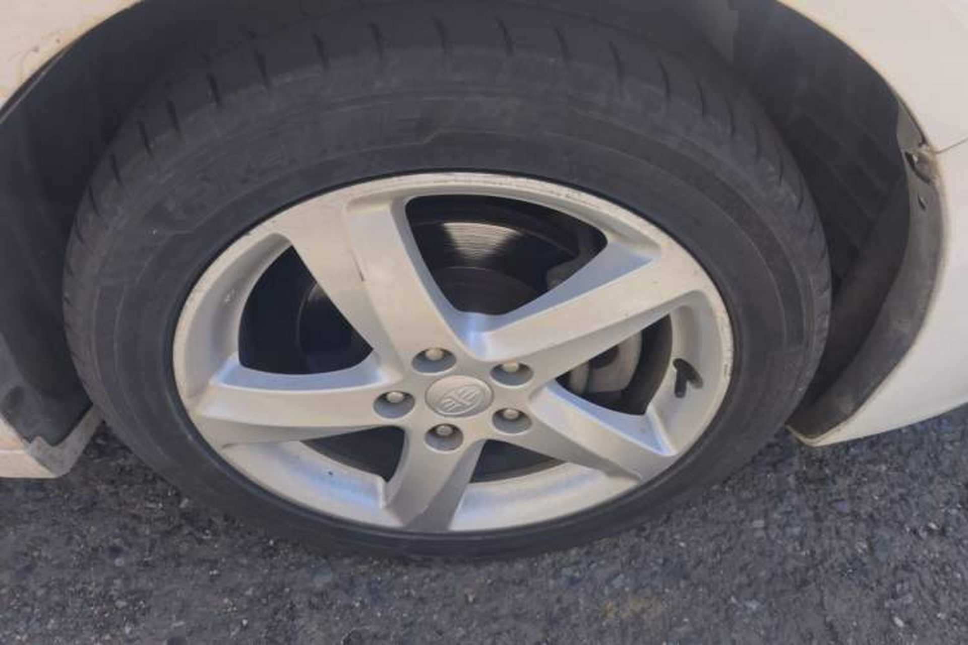Used Bestune B70 2014 2.0L automatic comfort version Right Front Wheel Hub