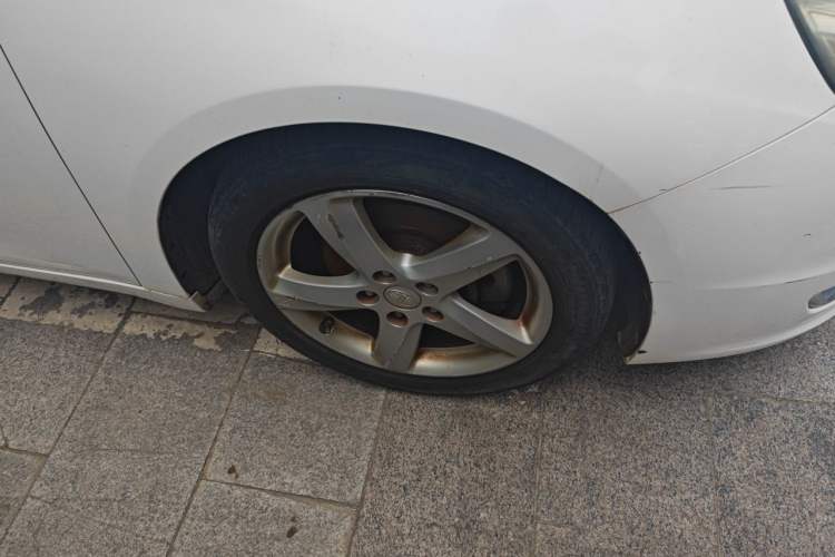 Used Bestune B70 2014 2.0L automatic luxury version Right Front Wheel Hub