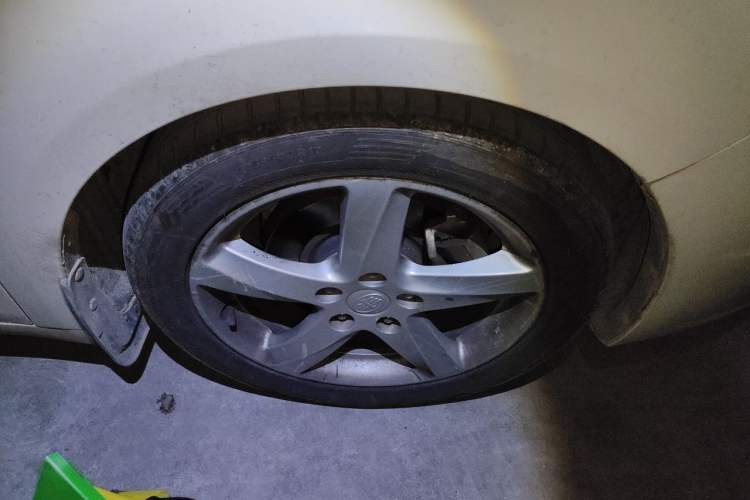 Used Bestune B70 2014 2.0L automatic luxury version Right Front Wheel Hub