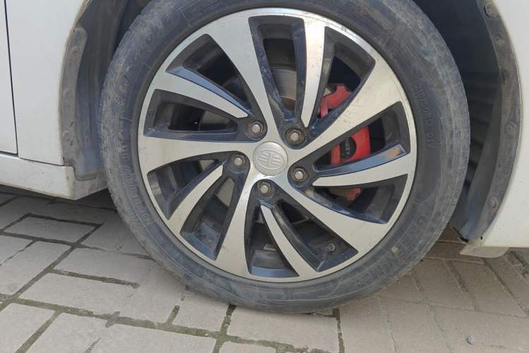 Used Bestune B70 2014 1.8T Automatic Sport Premium Edition Right Front Wheel Hub