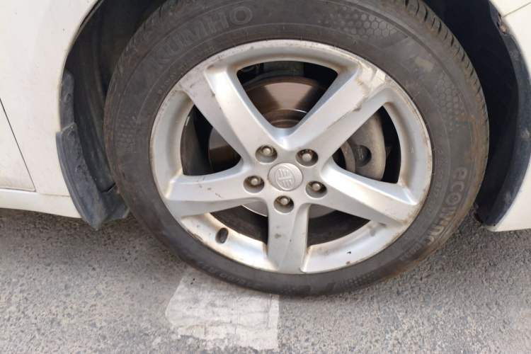 Used Bestune B70 2014 2.0L automatic comfort version Right Front Wheel Hub