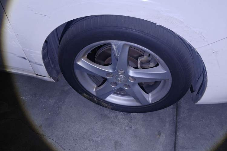 Used Bestune B70 2014 2.0L automatic luxury version Right Front Wheel Hub