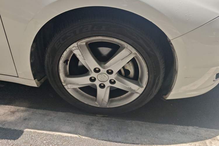 Used Bestune B70 2014 2.0L automatic comfort version Right Front Wheel Hub