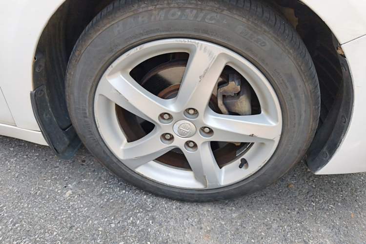 Used Bestune B70 2014 2.0L manual luxury version Right Front Wheel Hub