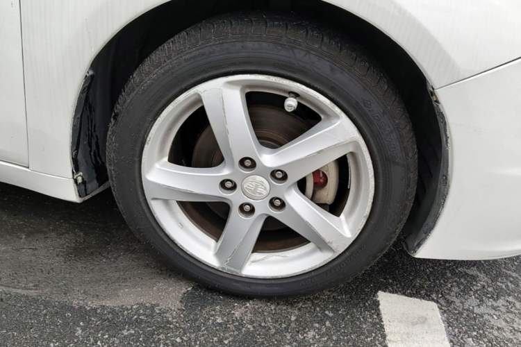 Used Bestune B70 2014 2.0L automatic luxury version Right Front Wheel Hub