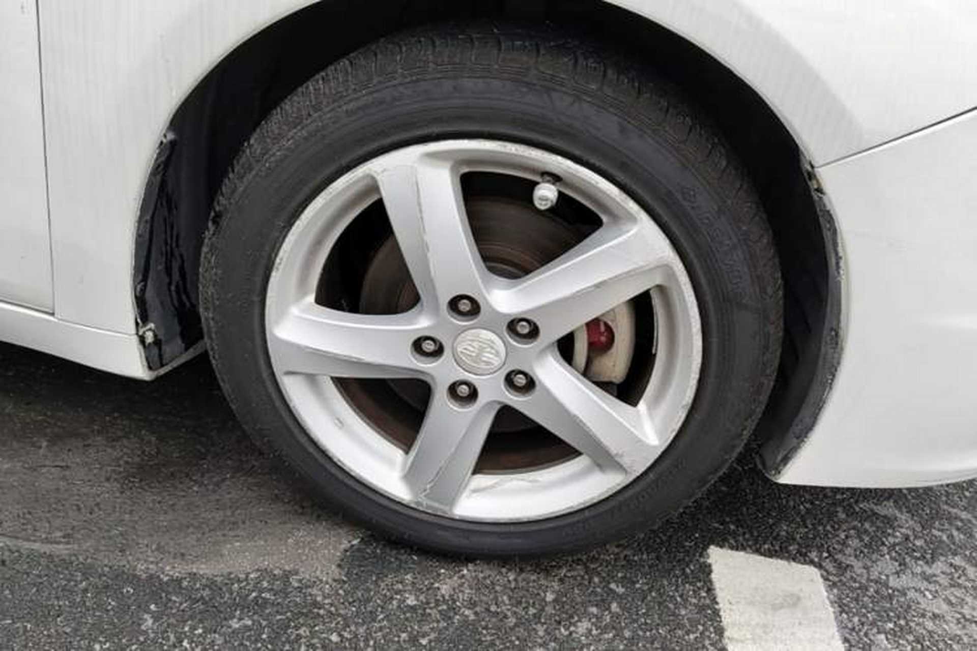 Used Bestune B70 2014 2.0L automatic luxury version Right Front Wheel Hub