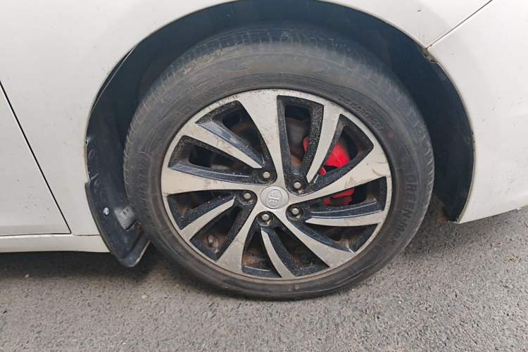 Used Bestune B70 2014 1.8T Automatic Sport Luxury Model Right Front Wheel Hub