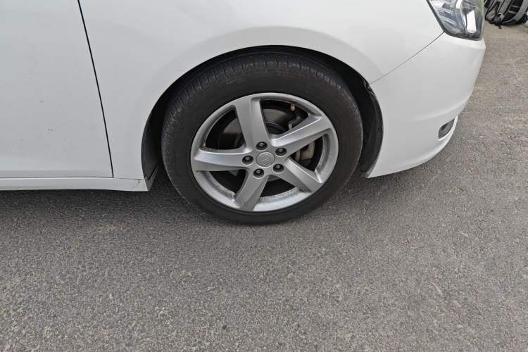 Used Bestune B70 2014 2.0L automatic comfort version Right Front Wheel Hub
