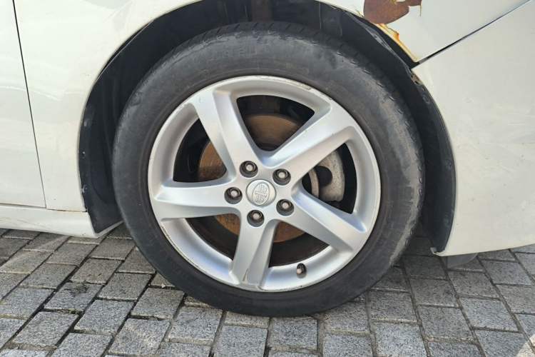 Used Bestune B70 2014 2.0L automatic comfort version Right Front Wheel Hub
