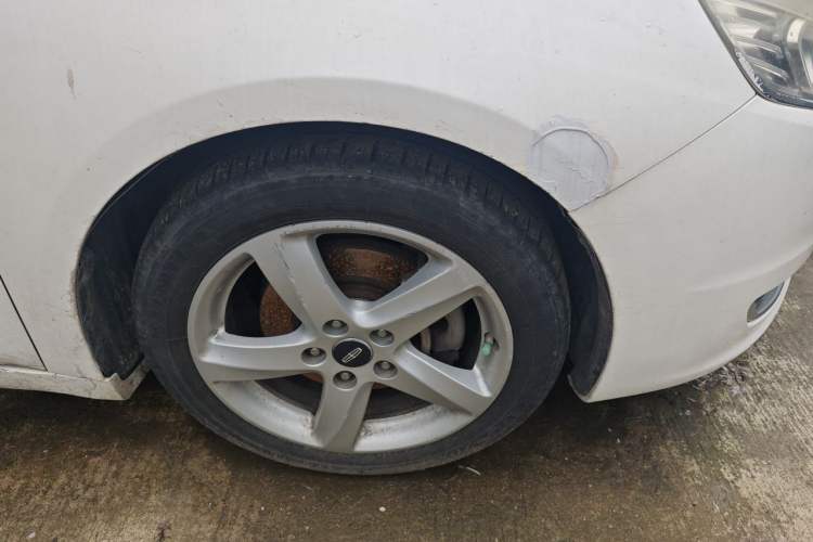 Used Bestune B70 2014 2.0L automatic luxury version Right Front Wheel Hub