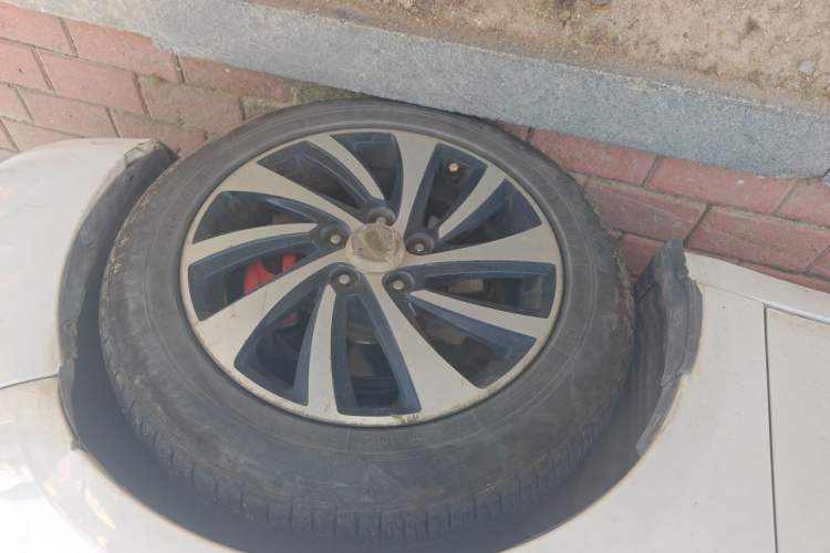 Used Bestune B70 2014 1.8T Automatic Sport Premium Edition Right Front Wheel Hub