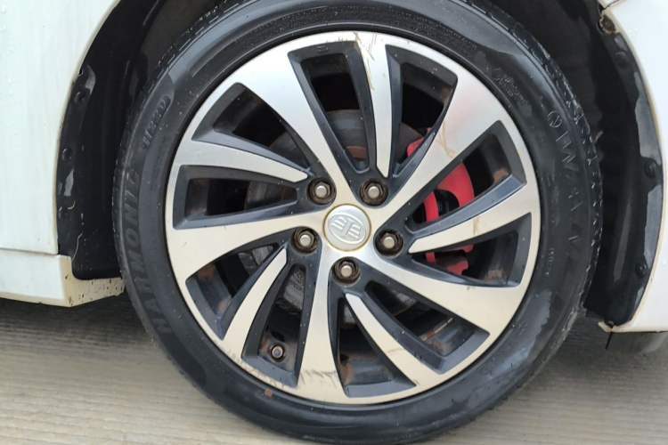 Used Bestune B70 2014 1.8T Automatic Sport Luxury Model Right Front Wheel Hub