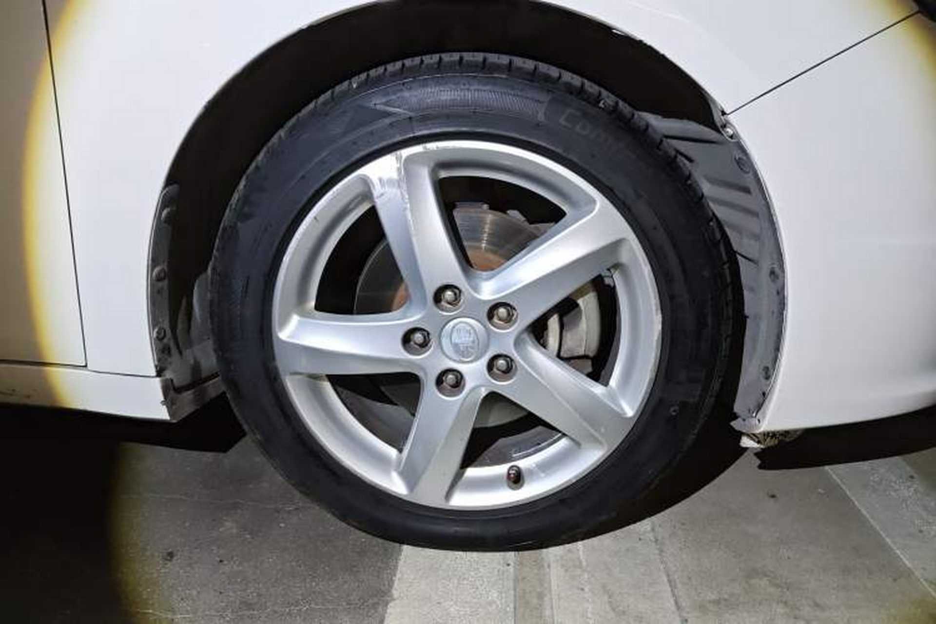 Used Bestune B70 2014 2.0L automatic luxury version Right Front Wheel Hub