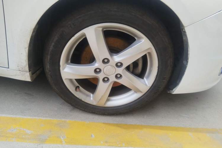 Used Bestune B70 2014 2.0L automatic comfort version Right Front Wheel Hub