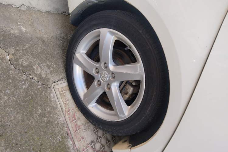 Used Bestune B70 2014 2.0L automatic comfort version Right Rear Wheel Hub