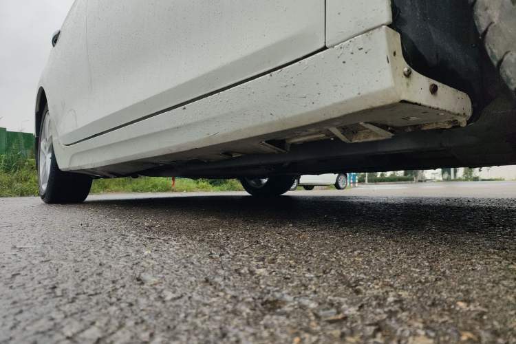 Used Bestune B70 2014 2.0L automatic comfort version Right Side Sill