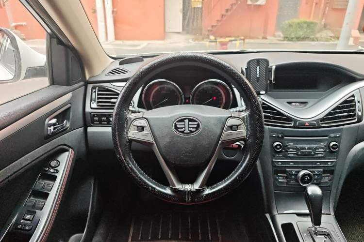 Used Bestune B70 2014 2.0L automatic comfort version Steering Wheel